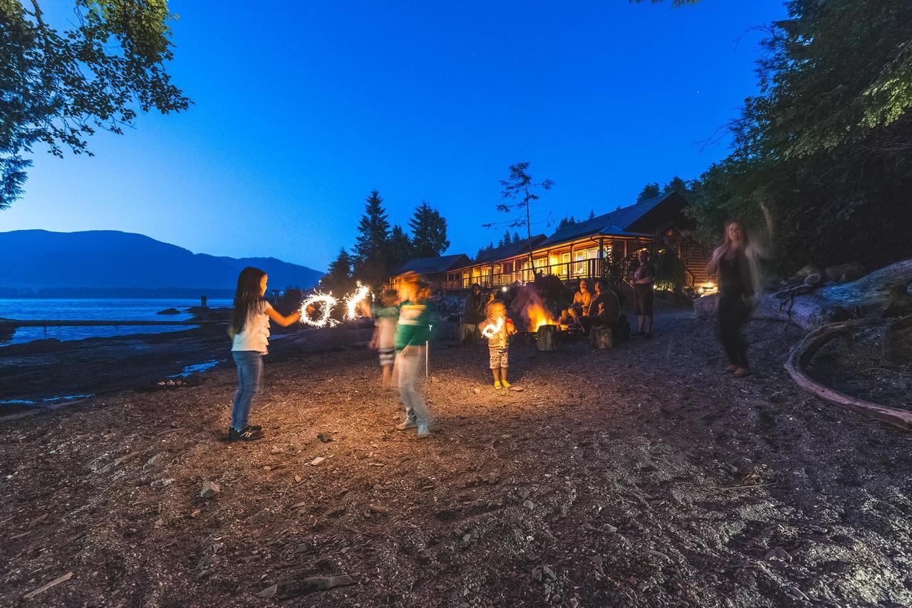 Wild Renfrew Seaside Cottages ポート・レンフルー エクステリア 写真