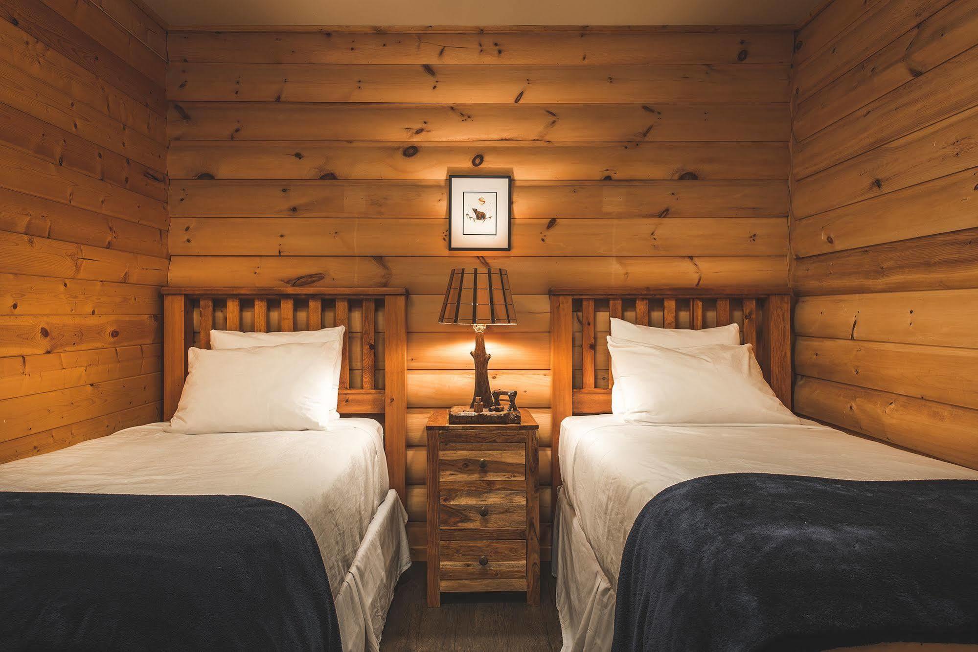 Wild Renfrew Seaside Cottages ポート・レンフルー エクステリア 写真