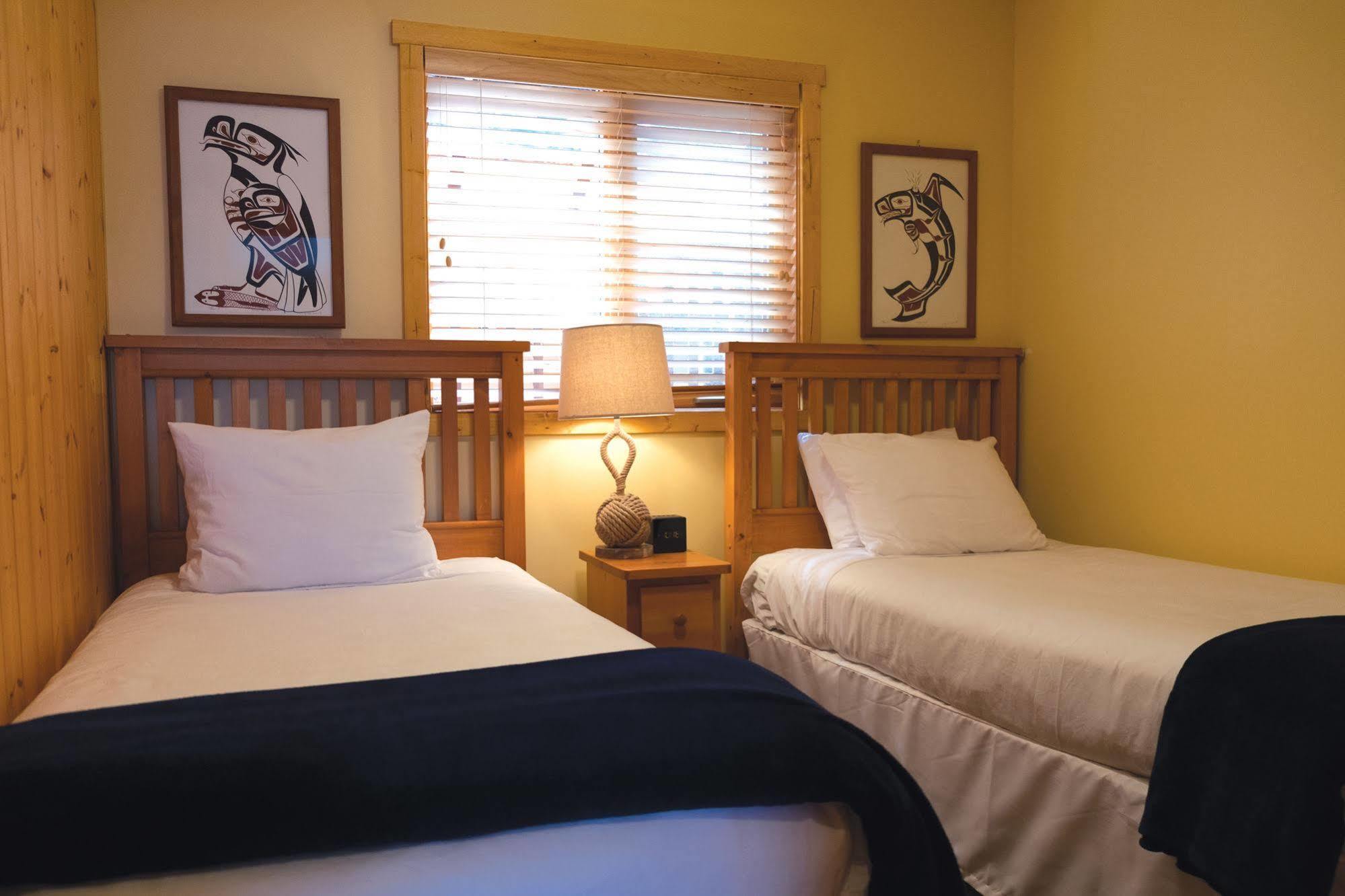 Wild Renfrew Seaside Cottages ポート・レンフルー エクステリア 写真