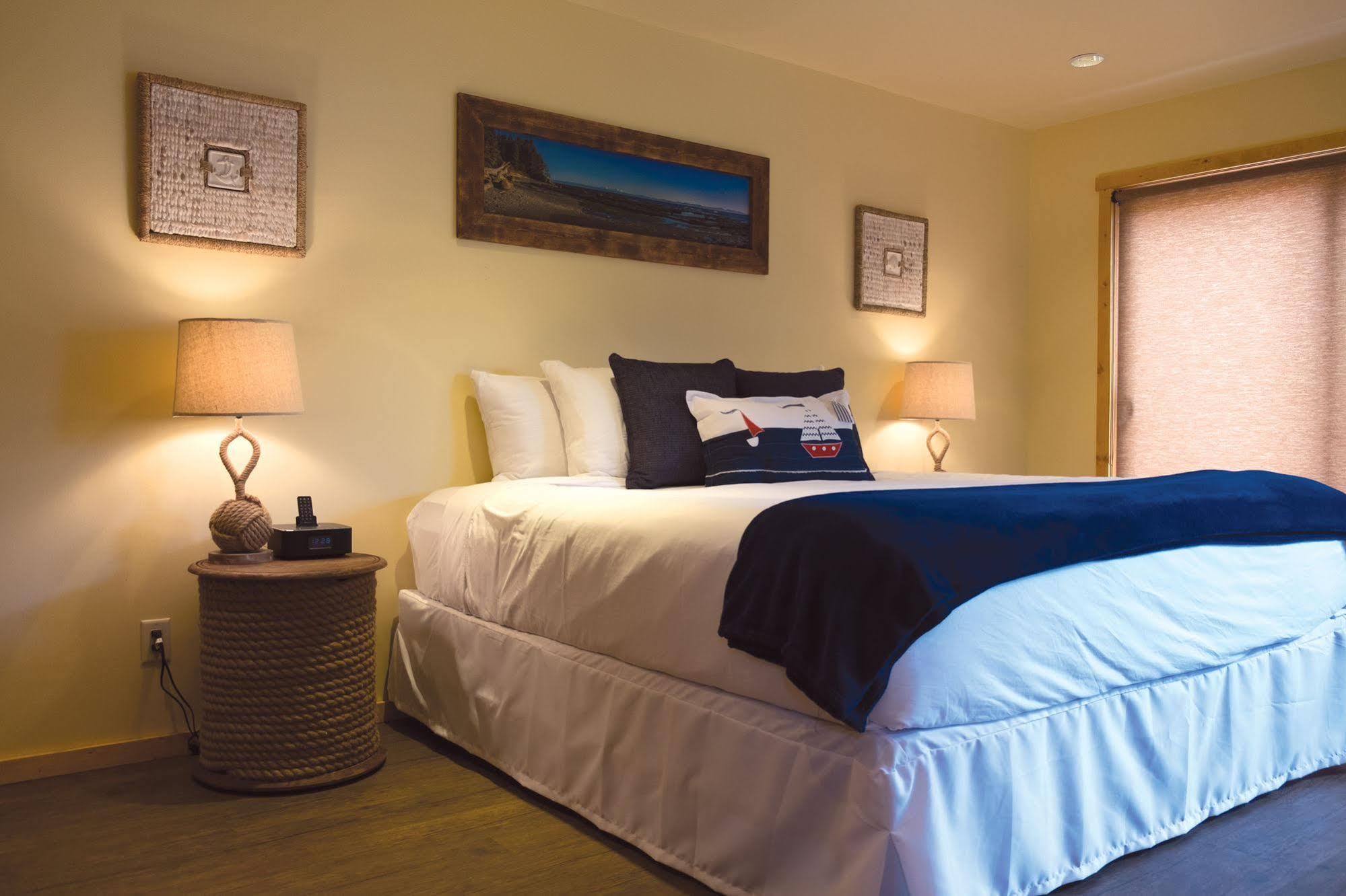 Wild Renfrew Seaside Cottages ポート・レンフルー エクステリア 写真