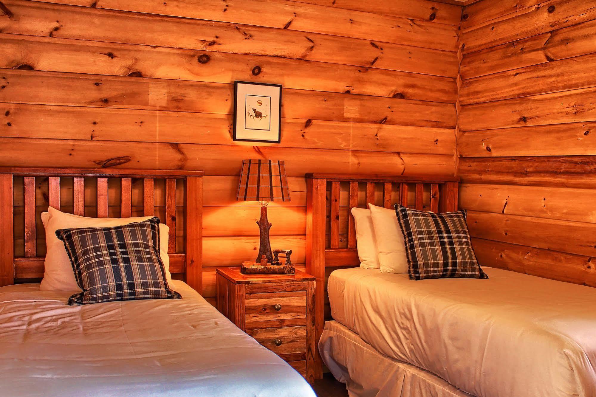 Wild Renfrew Seaside Cottages ポート・レンフルー エクステリア 写真