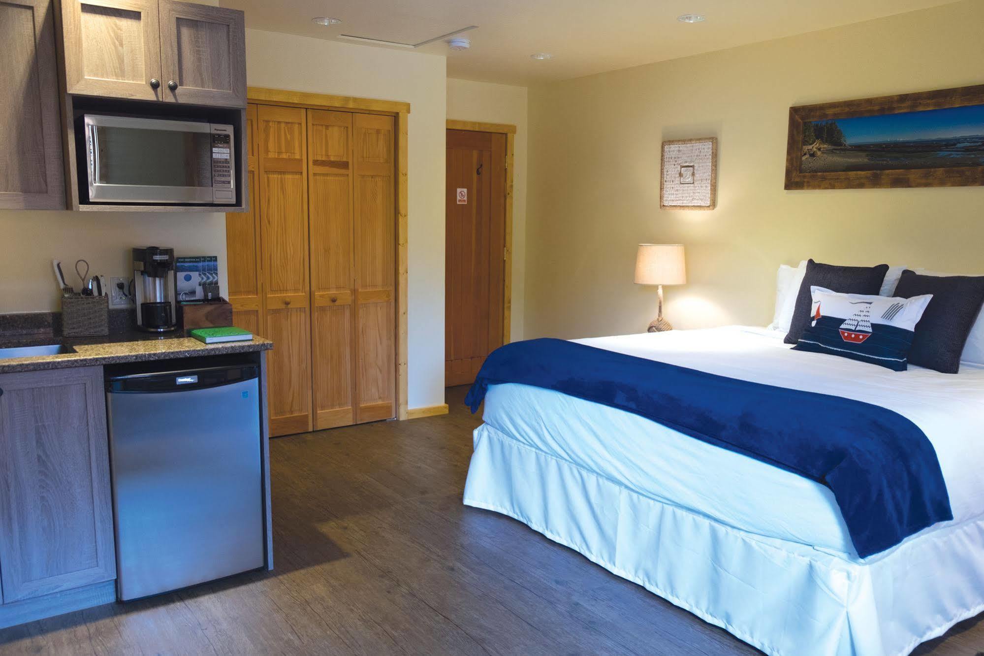 Wild Renfrew Seaside Cottages ポート・レンフルー エクステリア 写真